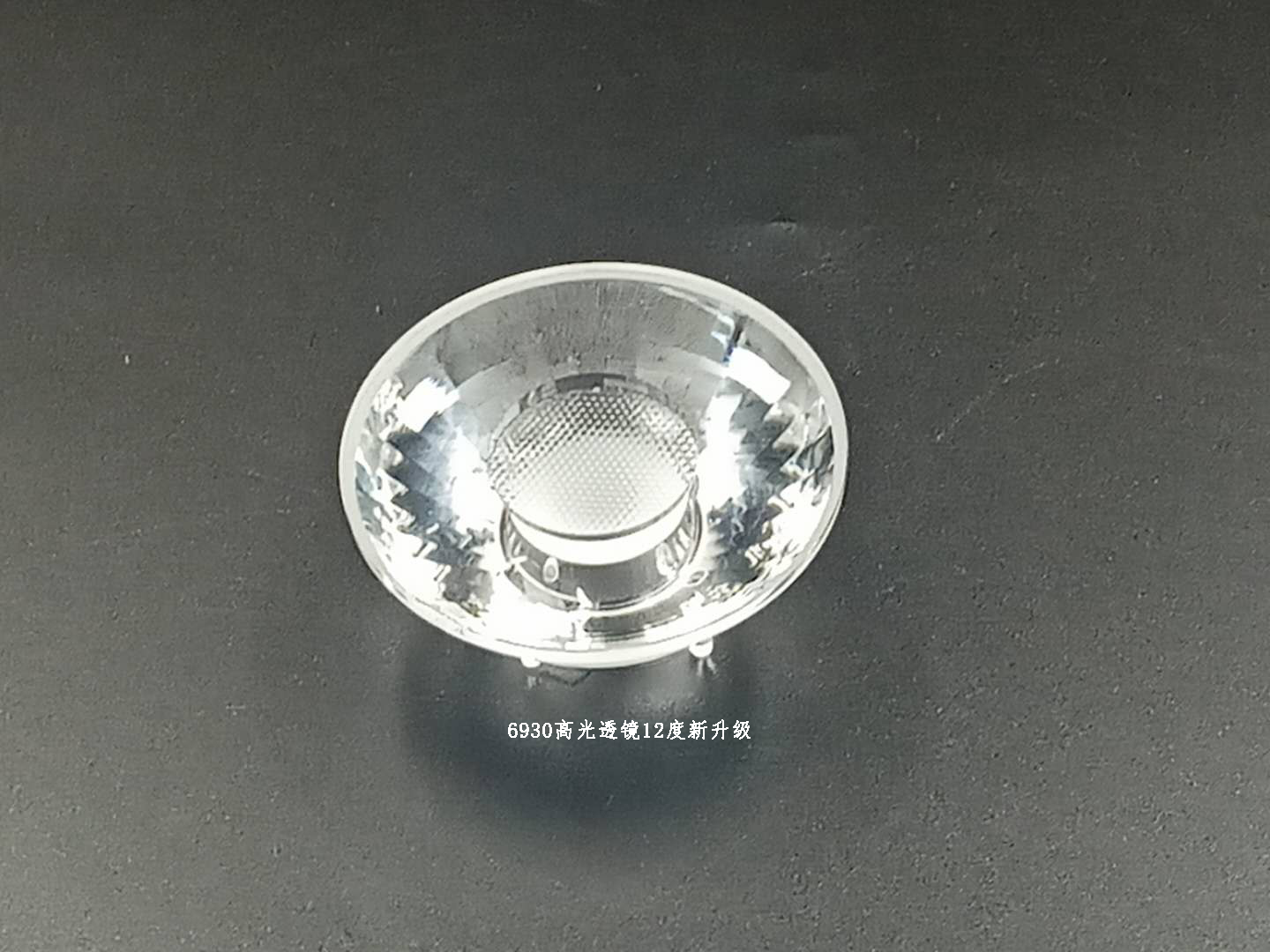 透鏡大燈很實(shí)用 但車(chē)上裝的不一定是真的